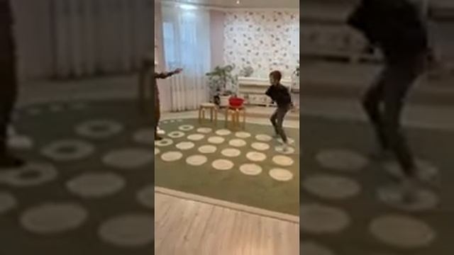 Большая черная муха Марк и Матвей Голентовские смотреть онлайн