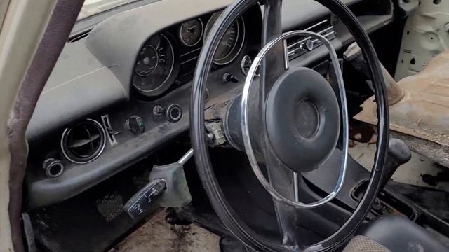 Worst 1971 Mercedes 200D/8 on the planet. Walkaround смотреть онлайн