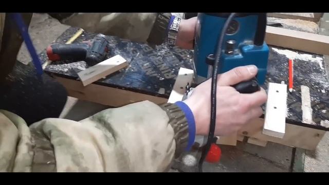 МЕБЕЛЬ ИЗ ДРОВ СВОИМИ РУКАМИ. Без дорогих станков (рейсмуса и фуганка).Табуретка DIY. Мастер класс смотреть онлайн