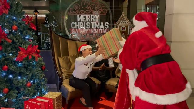 Lamana Hotel wishes you a very Merry Christmas! смотреть онлайн