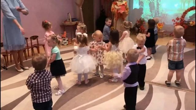 Осенний утренник в младшей группе смотреть онлайн