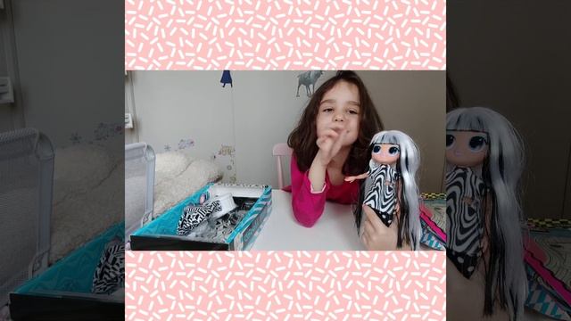 Lulu abrindo Boneca LOL Surprise – Groovy Babe смотреть онлайн