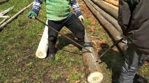 Как быстро снять кору с бревна(окорение бревна)