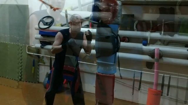 Боковые удары на самодельном тренажере Емеля/Side punches on a homemade trainer Emelya смотреть онлайн