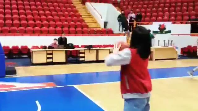 Как правильно играть в баскетбол. Уникс - Казань смотреть онлайн