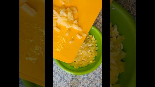 Он точно покорит ваше сердце | САЛАТ С АНАНАСОМ И КРАБОВЫМИ ПАЛОЧКАМИ | Это очень вкусно смотреть онлайн