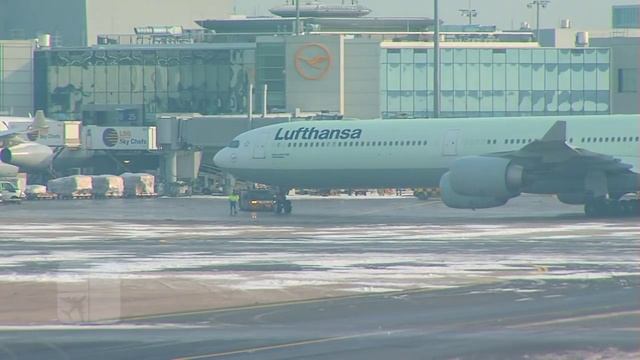 Flugzeugschlepper am Flughafen in Frankfurt смотреть онлайн