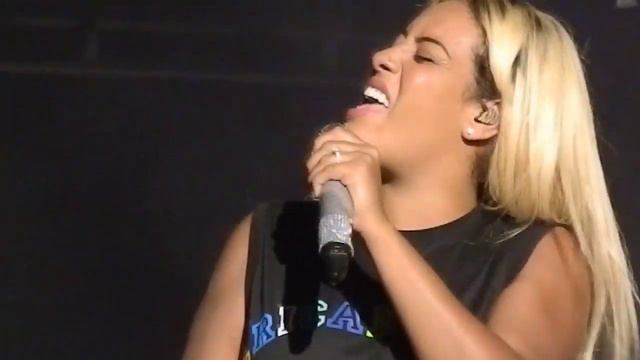 En silence (gravelines ) Amel Bent смотреть онлайн