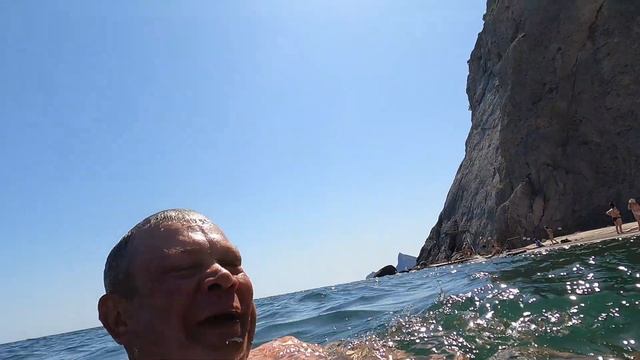 Петергофский пешеход в Крыму. Судак, пляж Мохито. смотреть онлайн