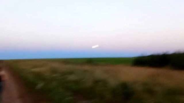 Копия видео "Вечерний забег на фоне грозы и луны" смотреть онлайн