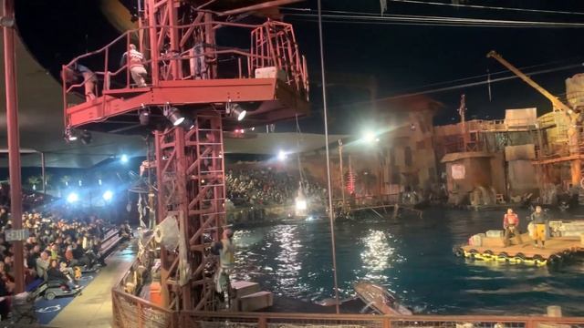 Water World at night: amazing stunt & effects! Universal Studios Hollywood смотреть онлайн