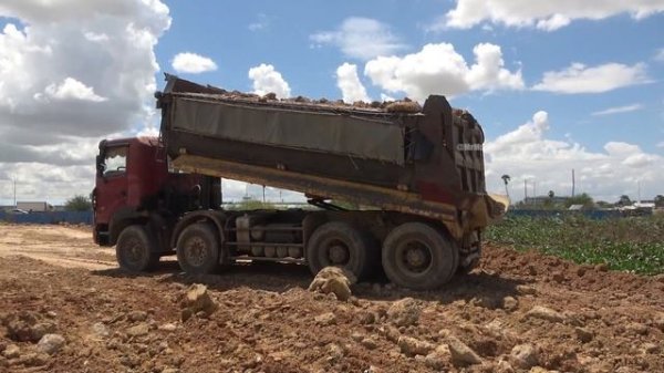 Most Incredible Powerful Big Land Filling Construction Heavy Duty Operator| SHANTUI DH17B2 Bulldoze