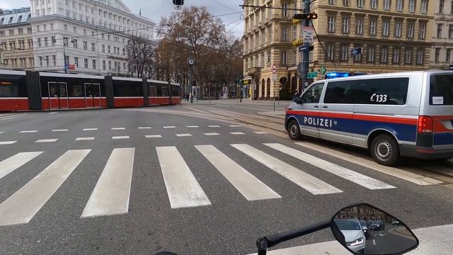 A short ride through Vienna Ring-Street with Honda CBF 500 #Sightseeing #Vienna #cityride #Bike смотреть онлайн
