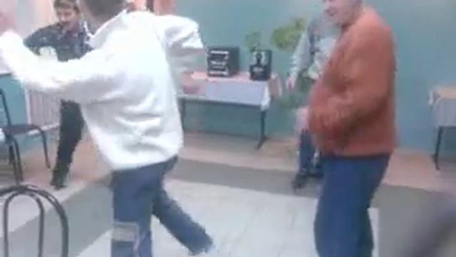 electrodance- мужики танцуют электро!!!! смотреть онлайн