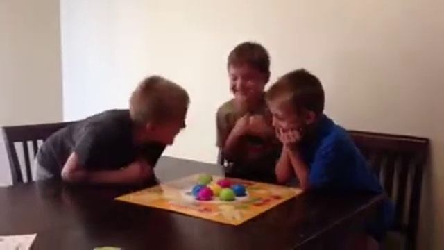 University Games: Poppin Hoppies смотреть онлайн