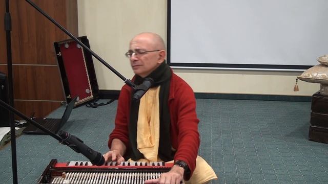 ЕС Бхакти Вигьяна Госвами. киртан перед лекцией, Екатеринбург, 06.02.2015 смотреть онлайн