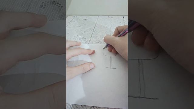 Рисуем бокал с водой.