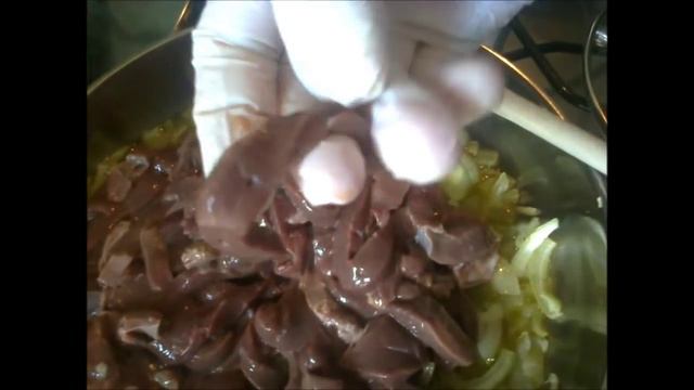 Печень с гарниром из риса и салат. смотреть онлайн