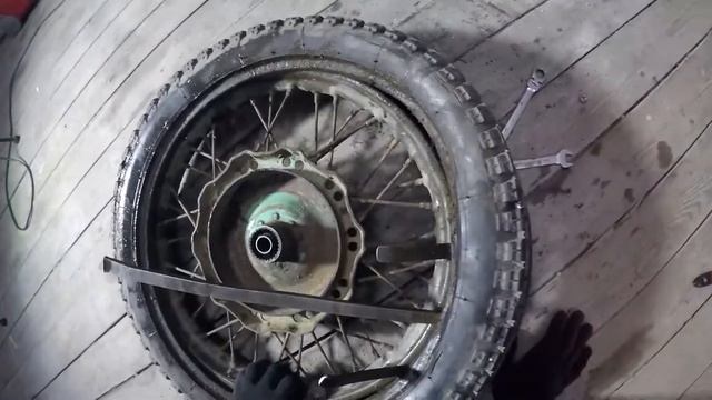 Как разбортировать колесо на мотоцикле Урал. смотреть онлайн