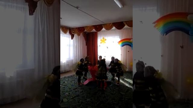 Хроники деревенской жизни. Детский сад. Танец пчел. смотреть онлайн