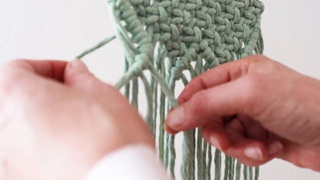 DYI Small Macrame Shoulder Bag Tutorial. Absolute Beginner Friendly.