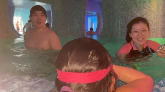 ВЛОГ Вика ГОТОВИТЬСЯ К ОТЛЕТУ В КОРЕЮ! МЫ ВСЕ ЗАБОЛЕЛИ ПОСЛЕ АКВАПАРКА! смотреть онлайн