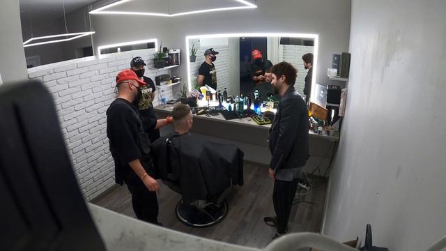 СБРИЛ БРОВИ КЛИЕНТУ - ПРАНК в барбершопе | РЕАКЦИЯ парня НА РОЗЫГРЫШ смотреть онлайн