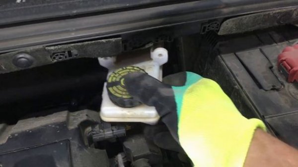 Замена  масла и проверка уровня в АКПП Пежо 308-AL-4.