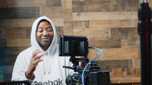 Blackmagic Studio Cameras firmware updated: zoom demand test for Canon Ef-s 18-135mm смотреть онлайн
