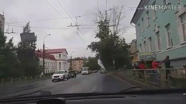 ГАБАРИТЫ автомобиля.☝️ Как понять где правое колесо. ☝️Первый урок в городе. смотреть онлайн