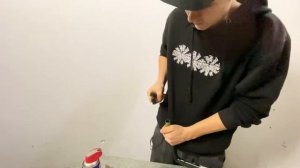 Как поменять грипсы на самокате?