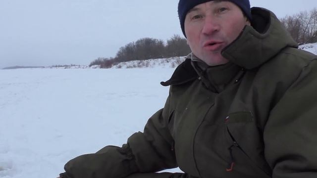 У Миши КРУПНЕЕ и БОЛЬШЕ ПОЙМАННОЙ РЫБЫ! Рыбалка на реке ОКЕ! смотреть онлайн