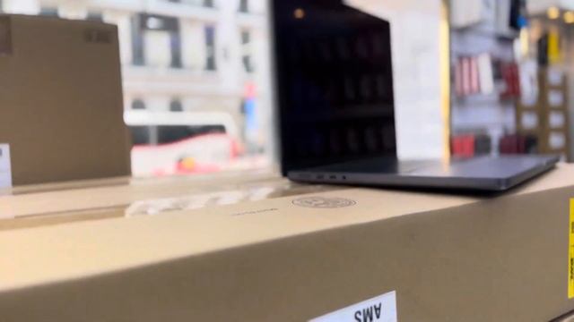 MacBook M2 16 GB RAM 512 GB SSD 14"inch Price:6700DHS смотреть онлайн