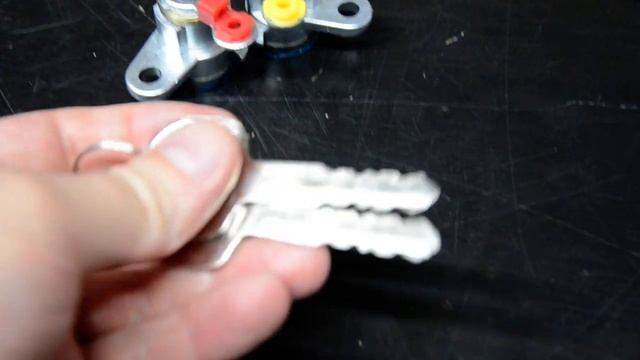 Личинка Замка Двери Isuzu NPR75 NQR90 Комплект смотреть онлайн