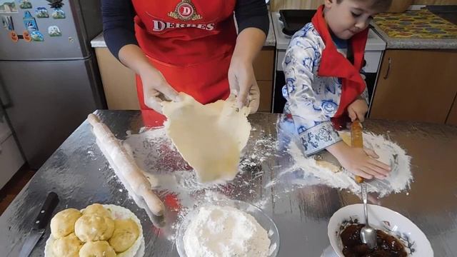 Песочно-слоеные трубочки с начинкой приготовление.mp4