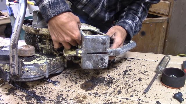 Rebuilding a Gear Drive David Bradley Chainsaw Pt1 смотреть онлайн