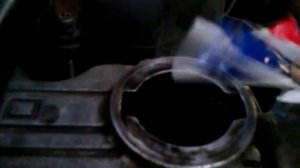 Движение воздуха при открытой маслозаливной горловине