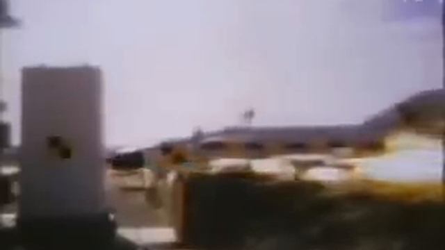 What happens when an airplane hits a concrete wall смотреть онлайн
