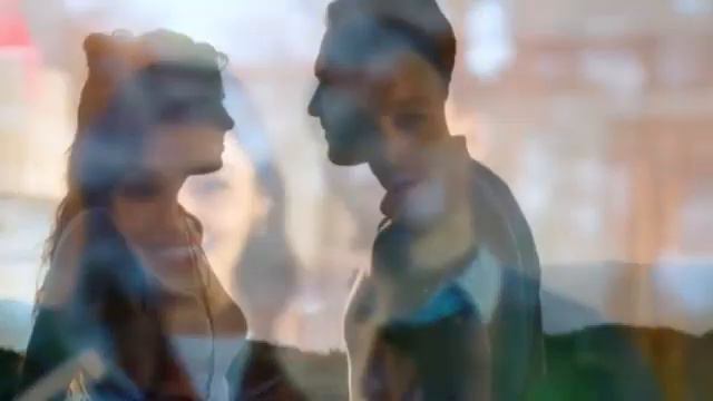 Although Hande Erçel and Kerem Bürsin try to hide that they are together, the posts reveal this! смотреть онлайн