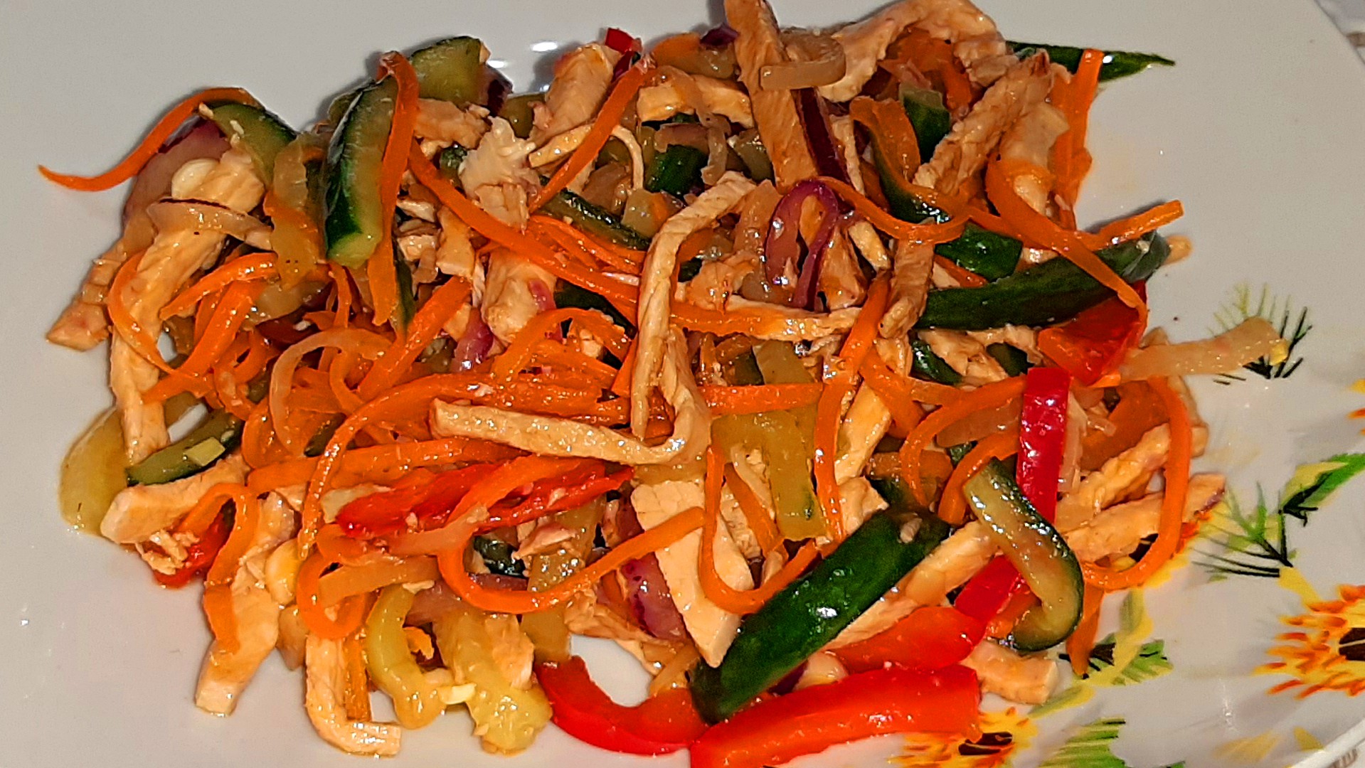 Салат с мясом и овощами смотреть онлайн