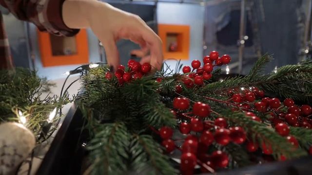 Чем украсить дом в Новый год? Делаем световую гирлянду из варежек. Лови эксклюзив) смотреть онлайн