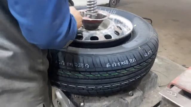 How to Change Car tyres and Wheel Balancing in 5 Minutes смотреть онлайн