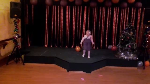 Зажигательные новогодние танцы) смотреть онлайн