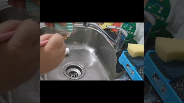 Easy steps to Clean your make up brushes смотреть онлайн