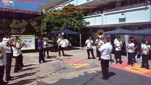 BANDA DE GUERRA INSTITUTO DIONISIO DE HERRERA смотреть онлайн