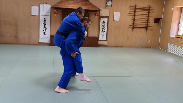 Tai otoshi: упражнение для тренировки устойчивости и силы ног и корпуса при входе смотреть онлайн