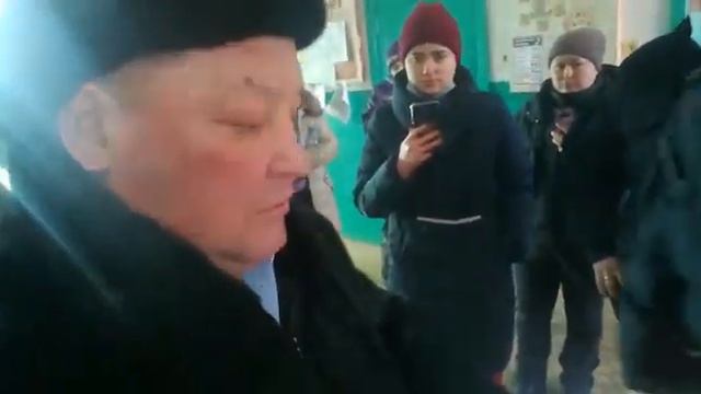 "Сельский барин" продолжает творить беззаконие смотреть онлайн