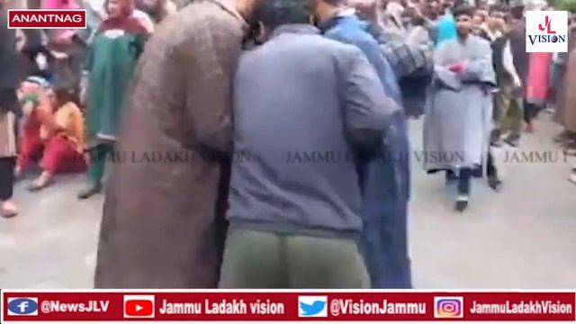 The body of 'Hero' horseman Imtiaz Ahmed Khan, resident of Anantnag, reached his village, смотреть онлайн