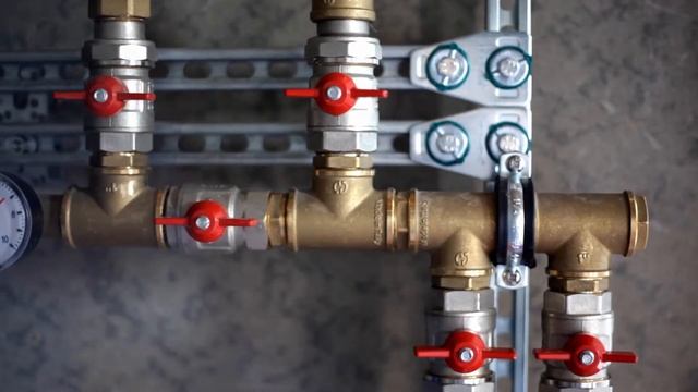 Узел ввода воды в дом , коллектор теплого пола и рассольного контура теплового насоса смотреть онлайн