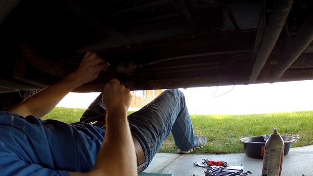 How to Remove Rusty Fuel Filter смотреть онлайн